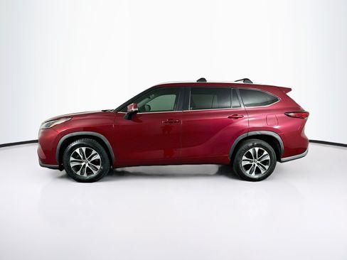 Used 2023 Toyota Highlander XLE FWD image 4