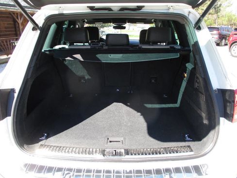 Used 2017 Volkswagen Touareg Wolfsburg Edition image 17