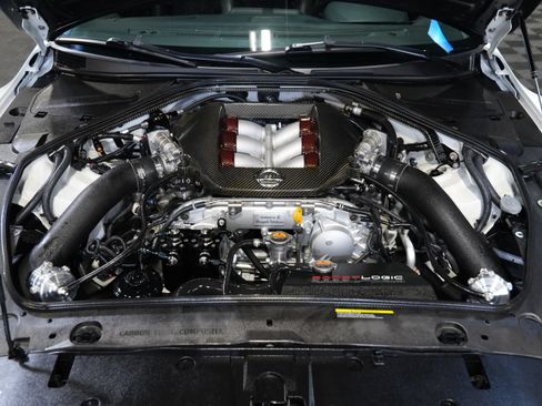 Used 2017 Nissan GT-R Premium AWD/4WD image 46