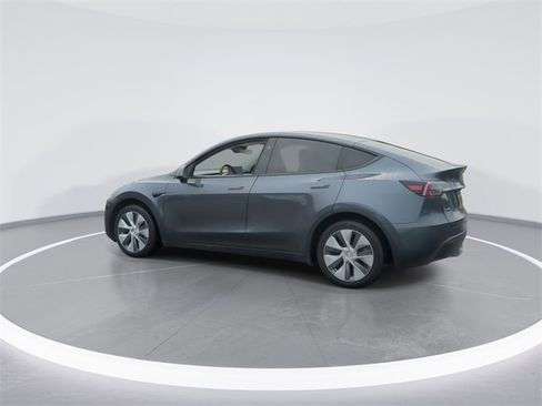 Used 2023 Tesla Model Y Long Range image 5