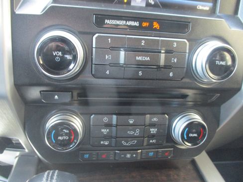 Used 2015 Ford F150 Platinum w/ Equipment Group 701A Luxury image 15