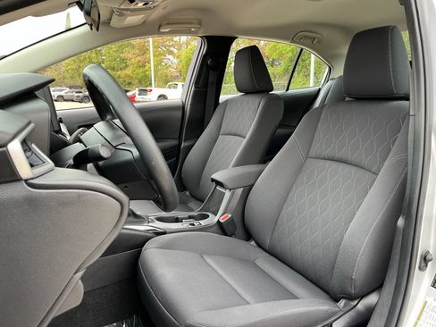 Used 2025 Toyota Corolla LE FWD image 22