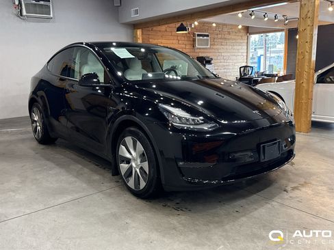 Used 2021 Tesla Model Y Long Range image 2