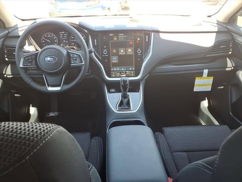 Used 2025 Subaru Outback Premium w/ Popular Package #1A image 17