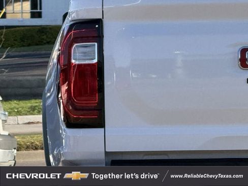 Certified 2025 GMC Canyon AT4 w/ LPO, Off Road Lift Package image 9