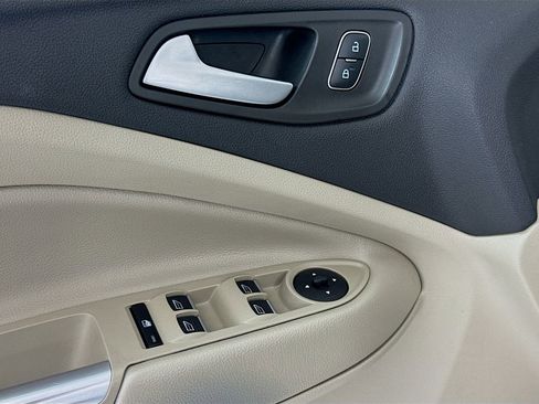 Used 2019 Ford Escape SEL image 18