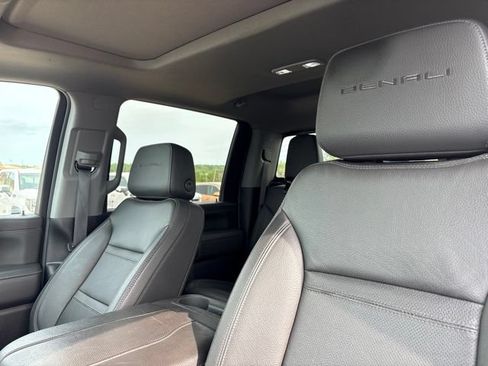 Used 2023 GMC Sierra 2500 Denali w/ Denali Ultimate Package AWD/4WD image 11