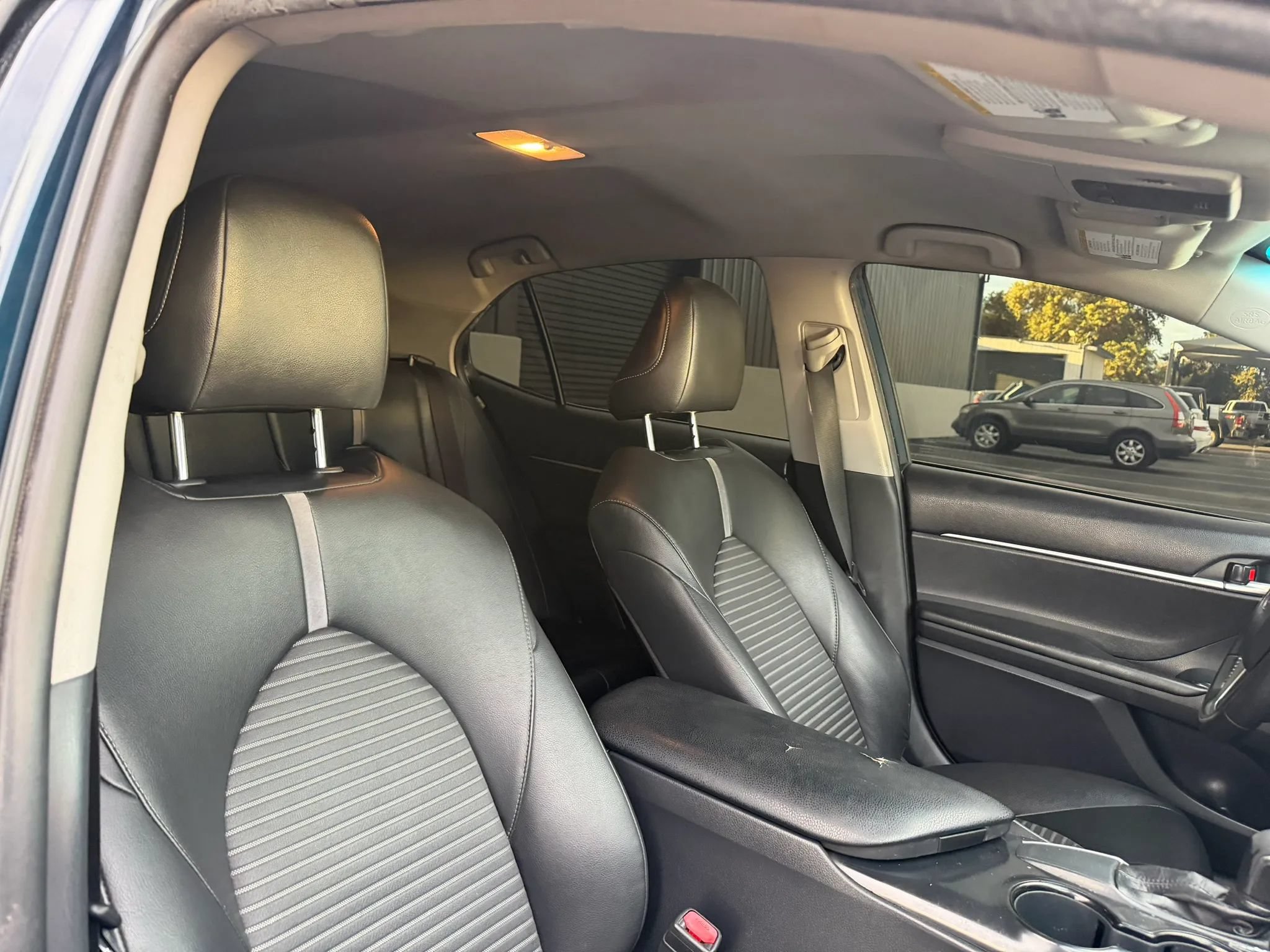 Used 2018 Toyota Camry SE FWD image 31