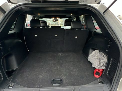 Used 2022 Jeep Grand Cherokee Limited image 13