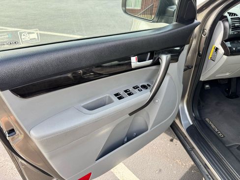 Used 2015 Kia Sorento LX FWD image 18