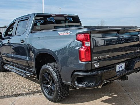 Used 2019 Chevrolet Silverado 1500 LT Trail Boss image 3