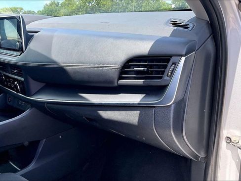 Used 2024 Nissan Rogue S FWD image 13