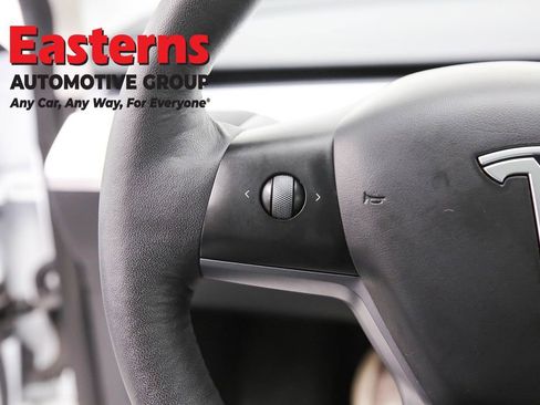 Used 2023 Tesla Model 3 Standard Range image 15