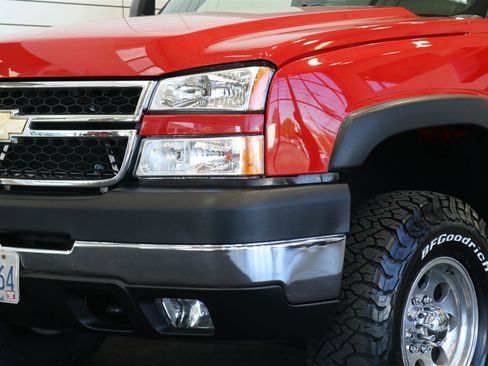 Used 2006 Chevrolet Silverado 2500 LT w/ Heavy-Duty Power Package image 12
