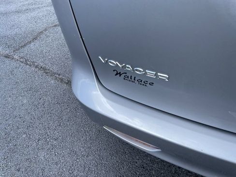 Used 2020 Chrysler Voyager Lxi FWD image 6
