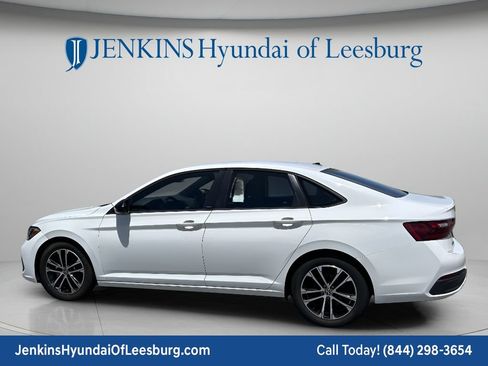 Used 2024 Volkswagen Jetta Sport FWD image 8