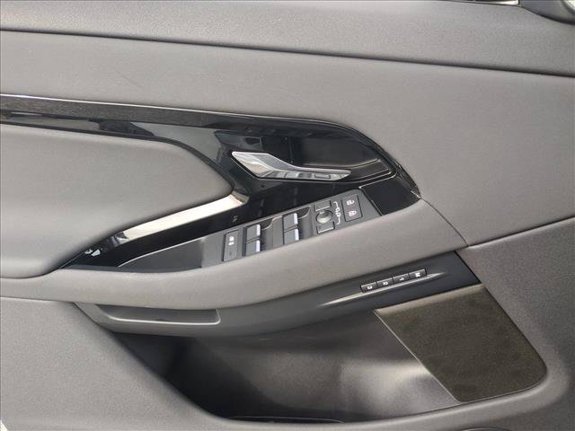 Used 2026 Land Rover Range Rover Evoque Dynamic SE AWD/4WD image 9