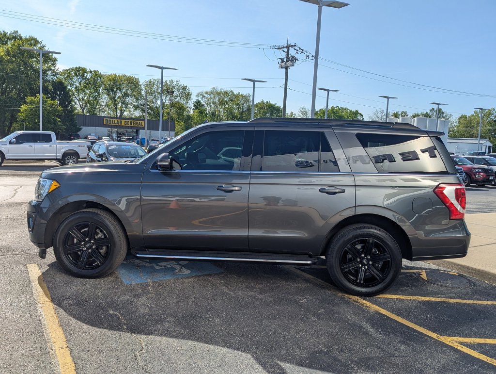 Used 2020 Ford Expedition XLT w/ Equipment Group 202A AWD/4WD image 6