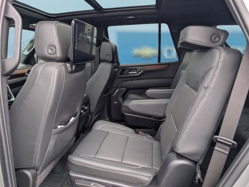 Used 2025 GMC Yukon Denali w/ Advanced Technology Package AWD/4WD image 15