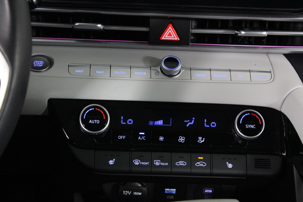 Certified 2024 Hyundai Elantra Limited FWD image 22