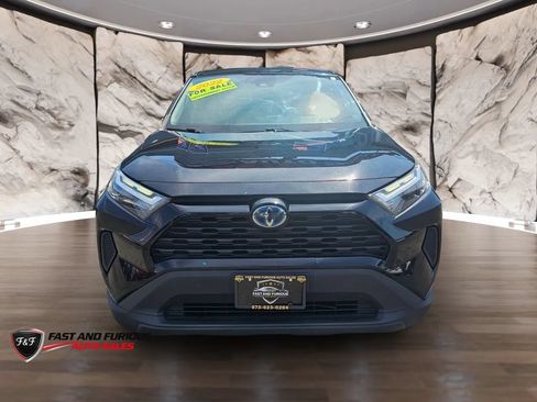 Used 2022 Toyota RAV4 XLE w/ XLE Grade Weather Package AWD/4WD image 3
