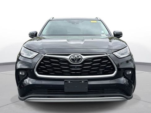 Used 2023 Toyota Highlander Platinum image 3