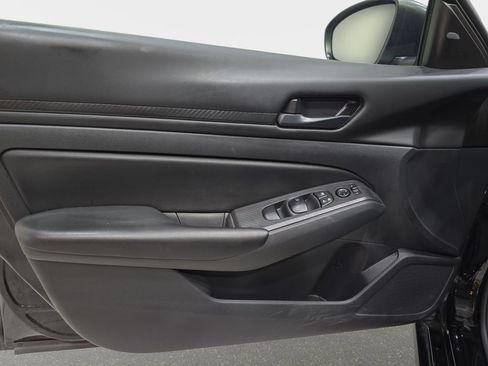 Used 2024 Nissan Altima 2.5 S FWD image 27
