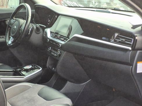 Used 2020 Kia Niro EX image 21