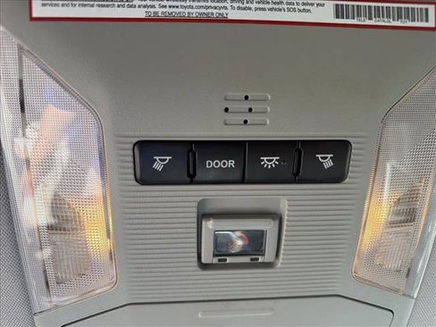 Used 2021 Toyota RAV4 XLE FWD image 17