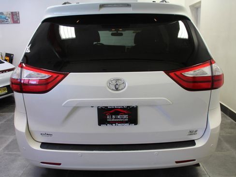 Used 2017 Toyota Sienna XLE w/ XLE Navigation Package AWD/4WD image 5