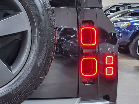 Used 2024 Land Rover Defender 130 S image 22