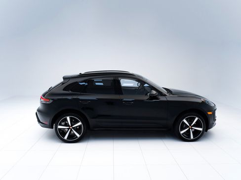Certified 2023 Porsche Macan AWD/4WD image 8