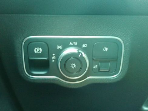 Used 2021 Mercedes-Benz GLB 250 image 35