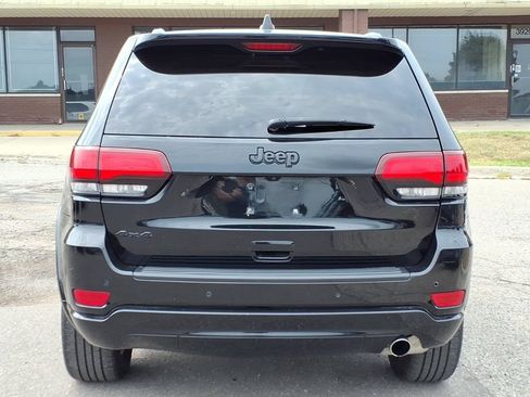 Used 2019 Jeep Grand Cherokee Altitude AWD/4WD image 4