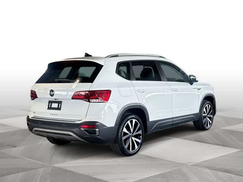 Certified 2022 Volkswagen Taos SE FWD image 8