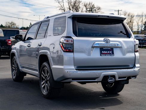 Used 2019 Toyota 4Runner SR5 AWD/4WD image 13