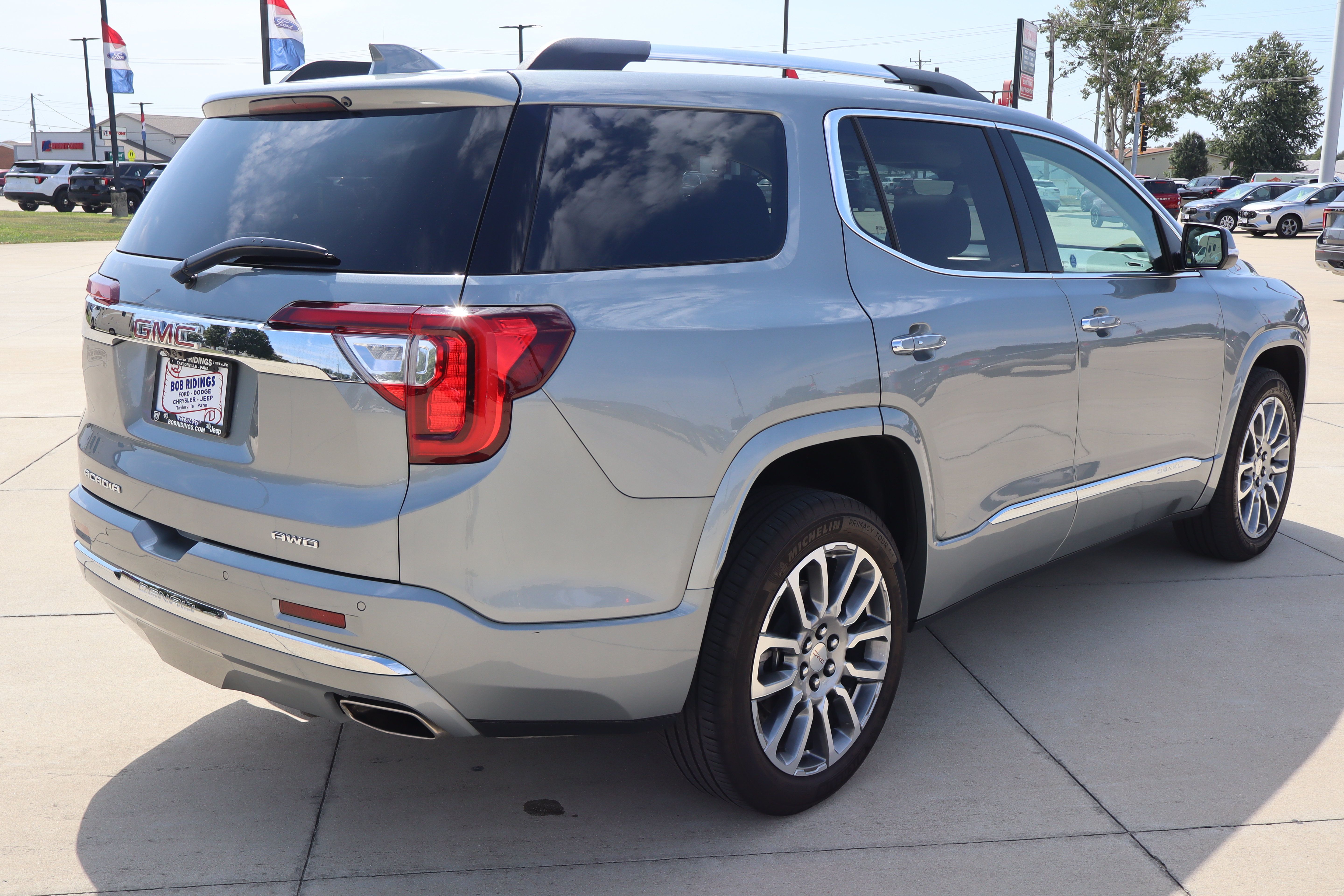 Used 2023 GMC Acadia Denali w/ Denali Ultimate Package AWD/4WD image 5