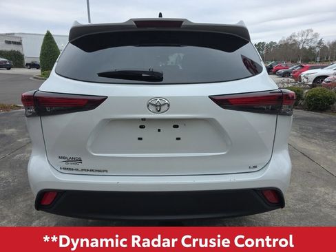Used 2024 Toyota Highlander LE image 5
