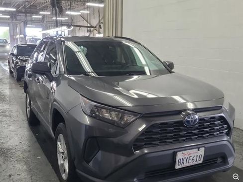 Used 2021 Toyota RAV4 LE AWD/4WD image 3