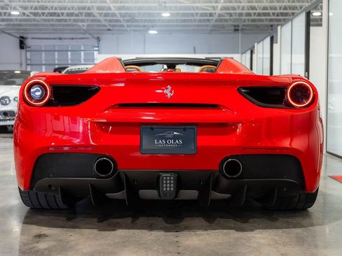 Used 2018 Ferrari 488 Spider RWD image 33