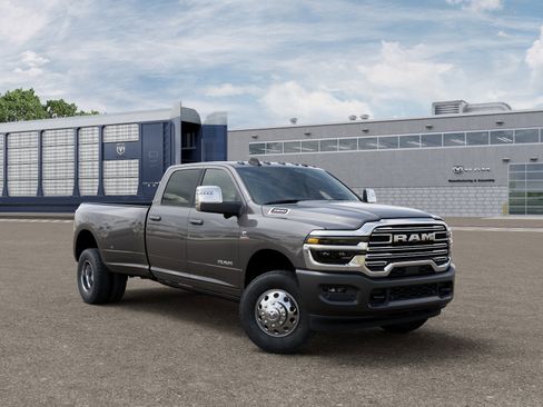 New 2025 RAM 3500 Laramie image 31