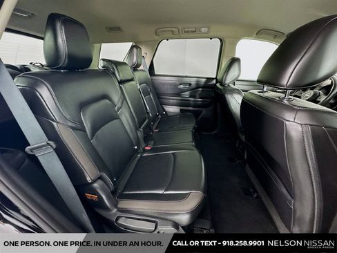 Certified 2025 Nissan Pathfinder SL image 28