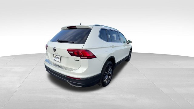 Used 2023 Volkswagen Tiguan SE w/ Panoramic Sunroof Package AWD/4WD image 7