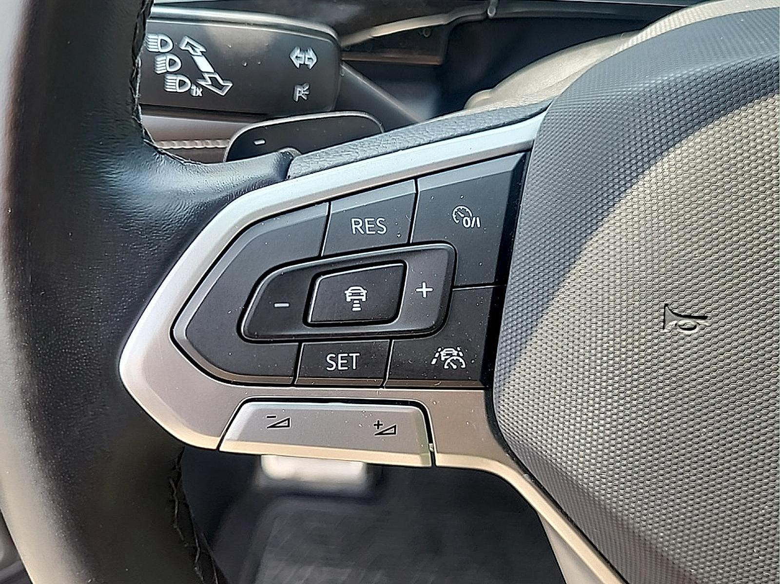 Used 2024 Volkswagen Atlas SEL Premium R-Line AWD/4WD image 19