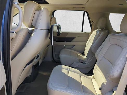 Used 2020 Lincoln Navigator Reserve image 21