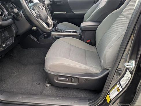 Used 2022 Toyota Tacoma SR5 w/ Technology Package image 15