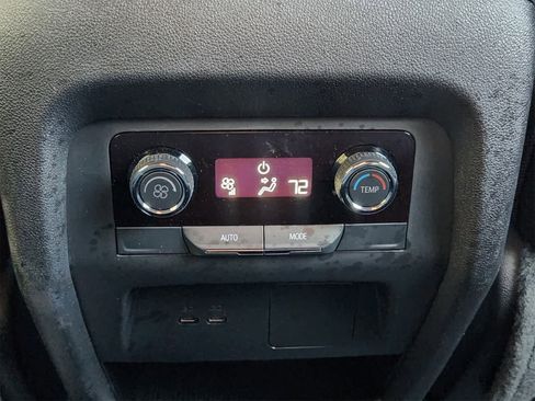 Used 2024 Chevrolet Traverse LS image 27