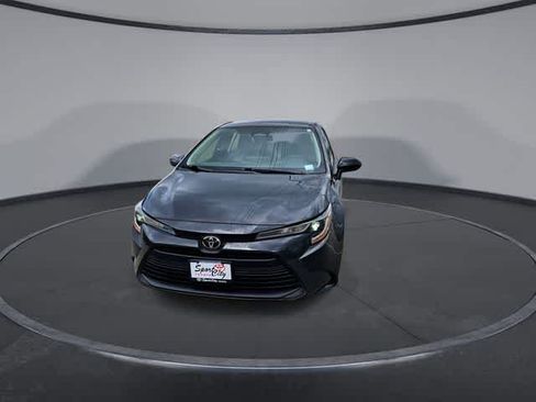 Used 2024 Toyota Corolla LE FWD image 3