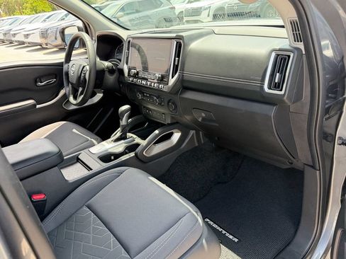 Certified 2025 Nissan Frontier SV w/ SV Convenience Package RWD image 14