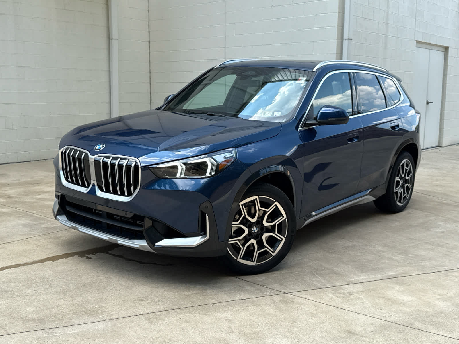 Used 2025 BMW X1 xDrive28i w/ Convenience Package AWD/4WD image 1